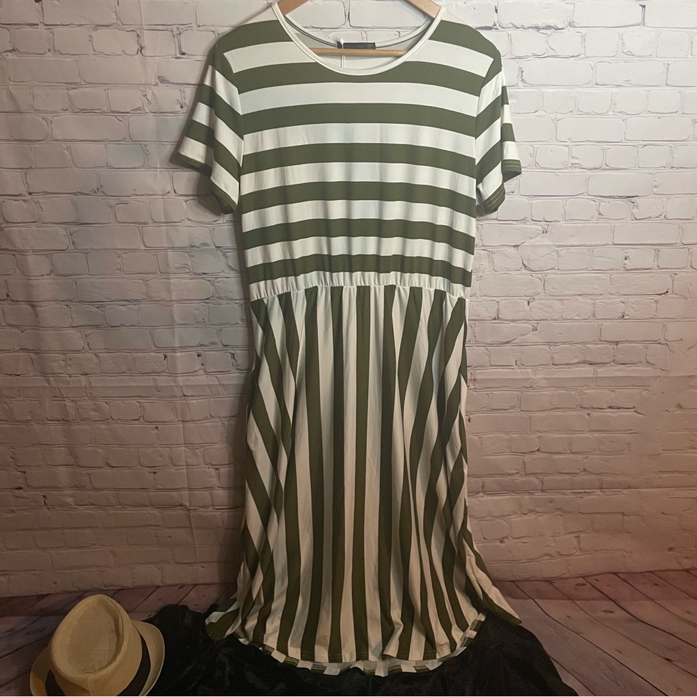 New🌻Super Cute/Comfy Striped Dress,Size L🌻